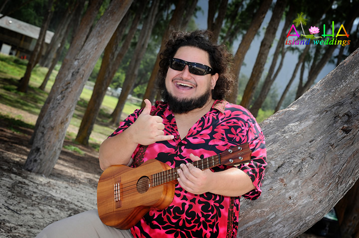 Smiling musician playing the ukulele for wedding couples in Hawaii